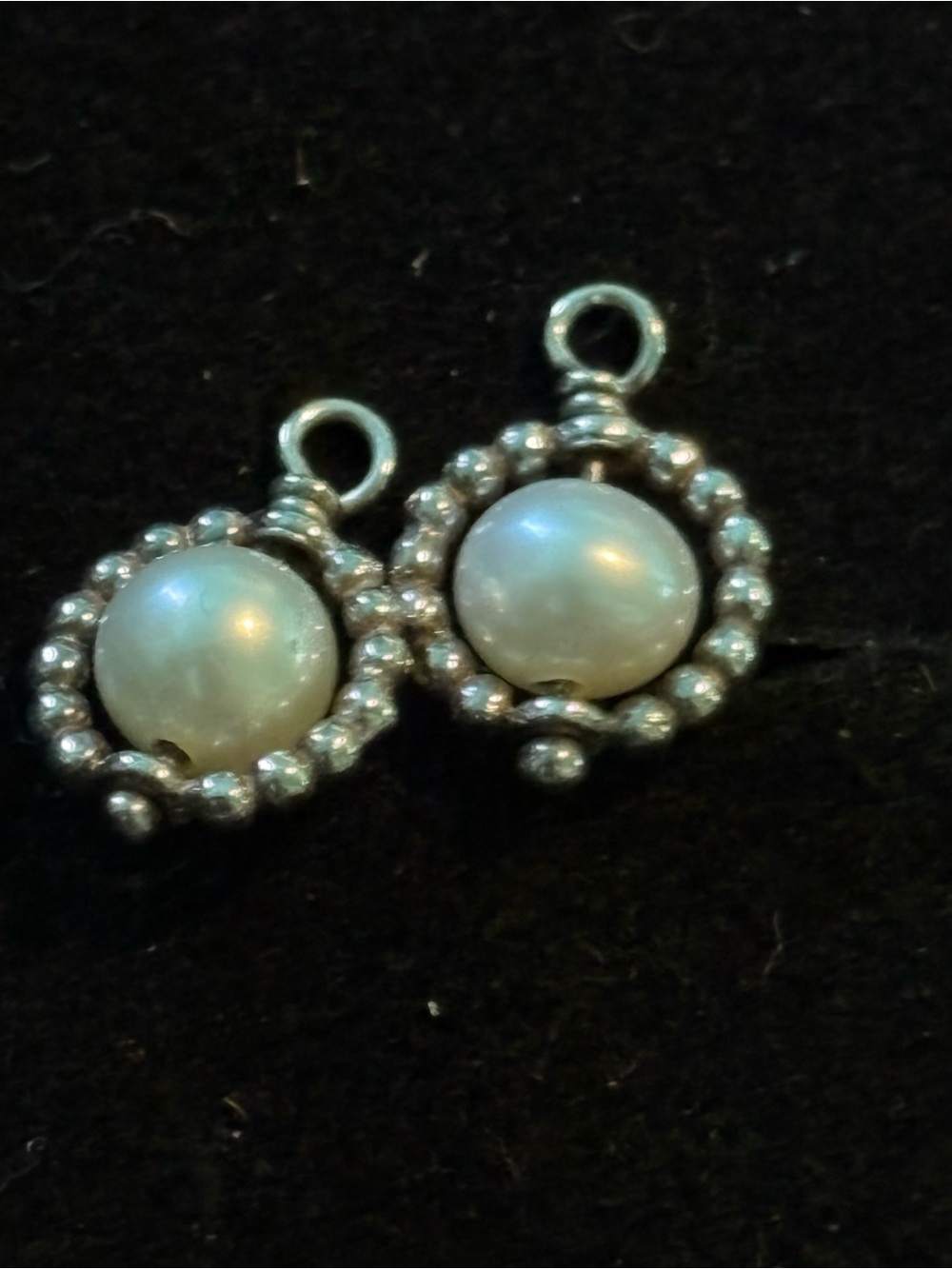 Pandora retired Pearl earring set